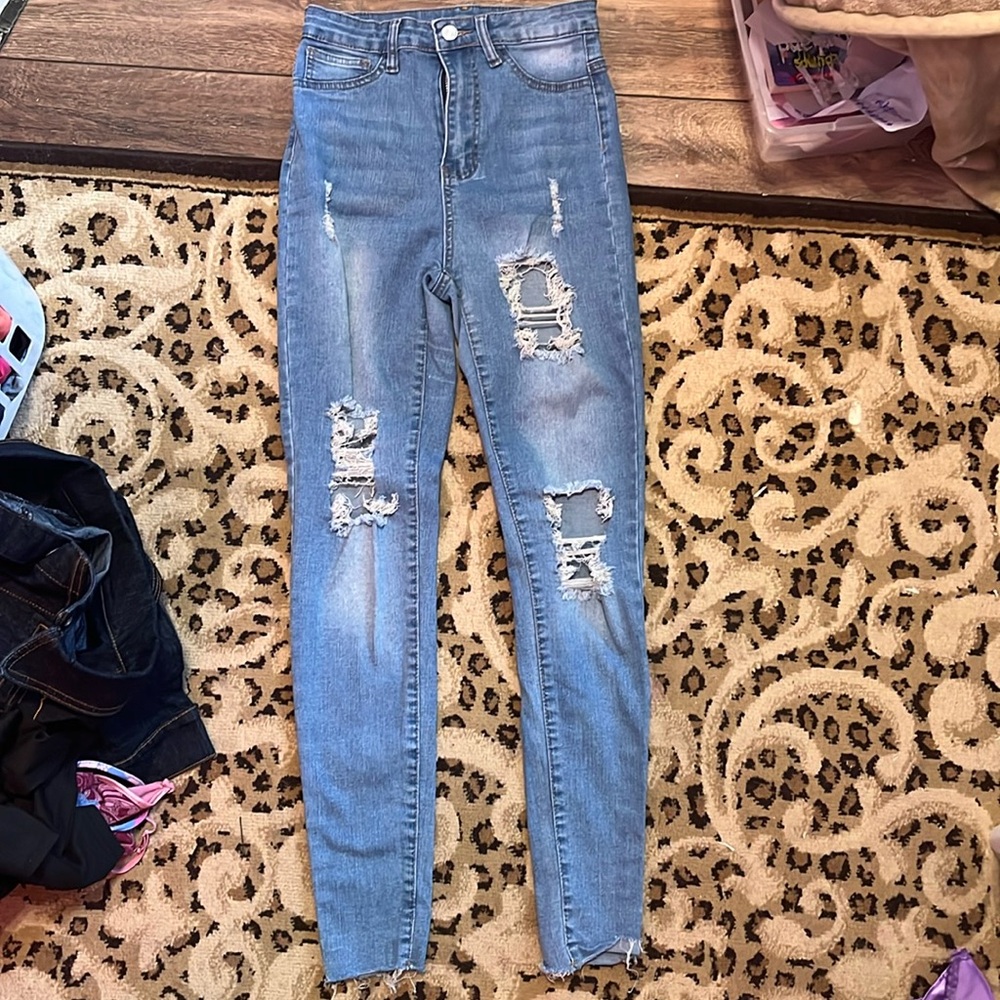 Ripped skinny jeans